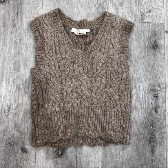 Astr the Label Beige Knit Sweater Vest - Picture 3 of 4
